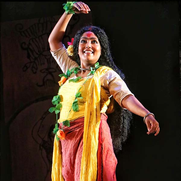 পাগলিনীর ভূমিকায় সঞ্জিতা মুখোপাধ্যায়ের পরিবর্তে অন্য কাউকে দেখতে চান না নাট্যকার-পরিচালক।