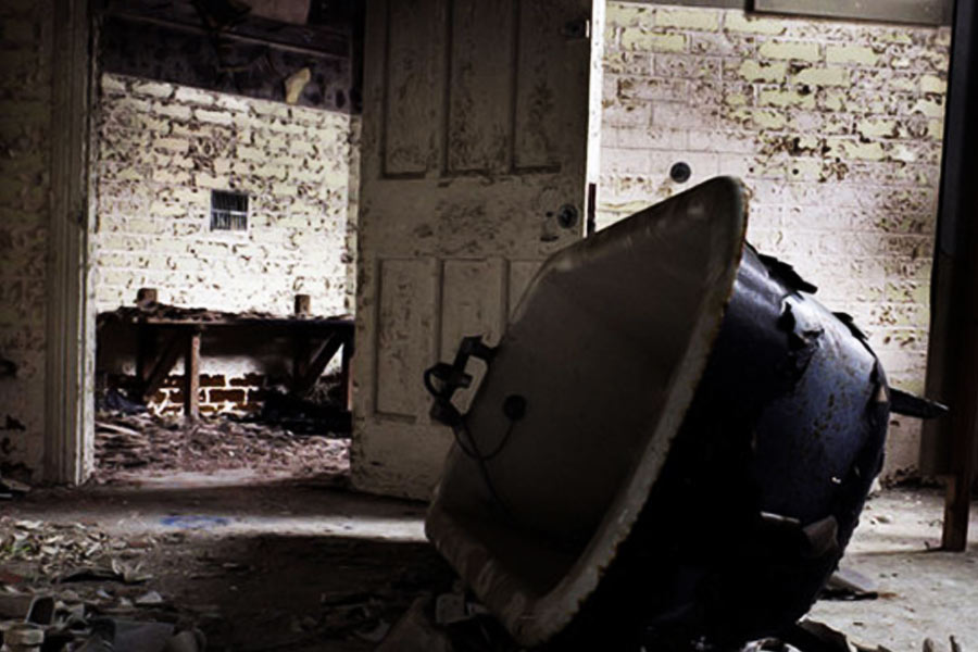 ১৯৮০-এর দশকের মাঝামাঝি সময়ে, হেলিংলেকে ইংল্যান্ডের দক্ষিণ-পূর্বের পাঁচটি মানসিক হাসপাতালের মধ্যে সেরা হিসাবে বেছে নেওয়া হয়েছিল।