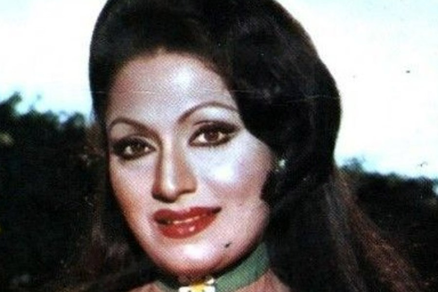 পুরস্কার বিতরণী সংস্থার তরফে বিন্দুকে নাকি জানানো হয়, ভোট বেশি পেলেও বিন্দুর ভাগ্যে পুরস্কার জুটবে না। কারণ জিজ্ঞাসা করায় সংস্থার তরফে বলা হয়, ‘‘তুমি ইন্ডাস্ট্রিতে নবাগতা। এখনই কিসের পুরস্কার পাওয়ার আশা রাখছ? এটাই তোমার প্রথম ছবি।’’