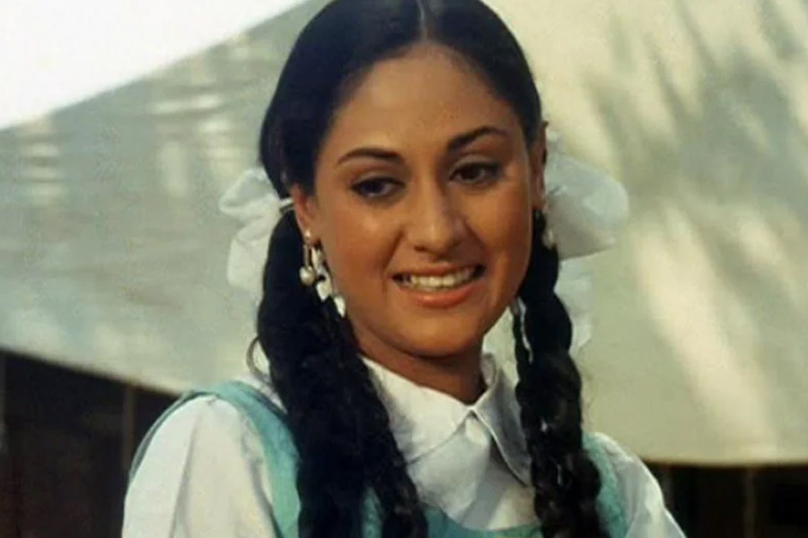 পুরস্কার বিতরণী সংস্থার কথা শুনে অবাক হয়ে যান বিন্দু। অভিনেত্রী জানান, ১৯৭১ সালে নবাগতা অভিনেত্রী হয়েও পুরস্কার পান জয়া ভাদুড়ি (তখনও অমিতাভ বচ্চনের সঙ্গে সাতপাকে বাঁধা পড়েননি নায়িকা)।