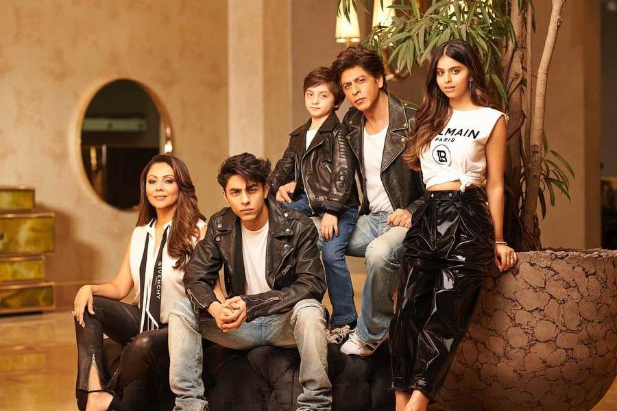 Gauri says it was easier to get Shah Rukh Khan for their family portrait 
