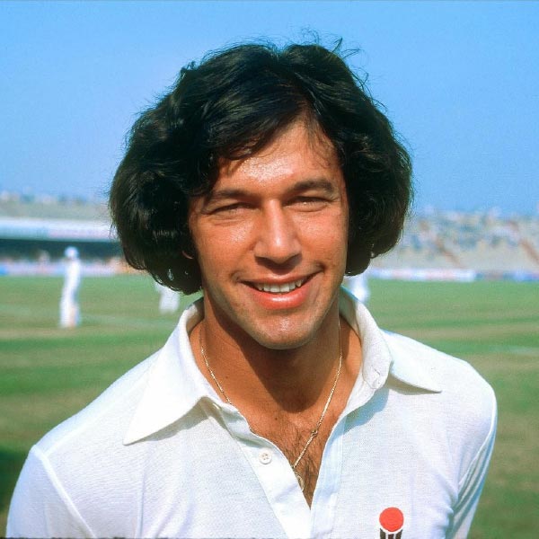 জিনাত এবং ইমরানের কেউই তাঁদের সম্পর্ক নিয়ে প্রকাশ্যে কিছু বলেননি। তবুও তাঁদের সম্পর্কের কথা শিরোনামে উঠে আসে। কানাঘুষো শোনা যায়, ১৯৭৯ সালে জন্মদিন উদ্‌যাপন করার জন্য নিজের দলকে ছেড়ে অভিনেত্রীর সঙ্গে একান্তে সময় কাটিয়েছিলেন ইমরান। তবে তাঁদের সম্পর্ক বেশি দিন টেকেনি। ১৯৮৫ সালে অভিনেতা মাজ়হার খানকে বিয়ে করেন জিনত। ১৩ বছর সংসার করার পর ১৯৯৮ সালে বিচ্ছেদ হয় জিনাত এবং মাজ়হারের।