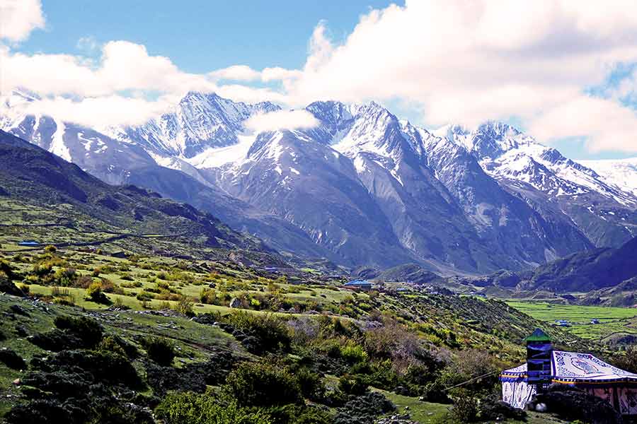 জনশ্রুতি, ভিন্‌জগতে পৌঁছনোর দরজা নাকি রয়েছে এই উপত্যকায়। সেখানে পৌঁছলে নাকি মানুষ ইহজগৎ থেকে উবে যান কর্পূরের মতো। আর কোনও দিন ফিরে আসেন না। কোথায় যান? রয়েছে রহস্য।