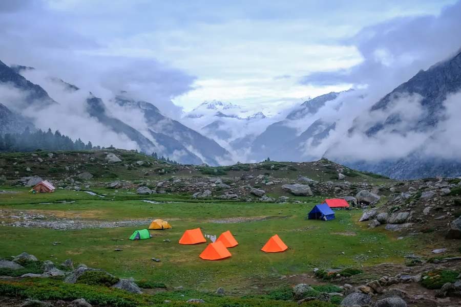 শুধু চিনা সেনা নয়, বিভিন্ন দেশের বহু মানুষ এই সাংগ্রিলা উপত্যকার অনুসন্ধান চালিয়েছে। বিশেষত যাঁরা তন্ত্রসাধনা বা পরলোক চর্চা করেন, তাঁরা এই জায়গার খোঁজ করে চলেছেন। তবে এখন পর্যন্ত সফল হননি। মহাভারত, রামায়ণ, বেদেও নাকি এর উল্লেখ রয়েছে।