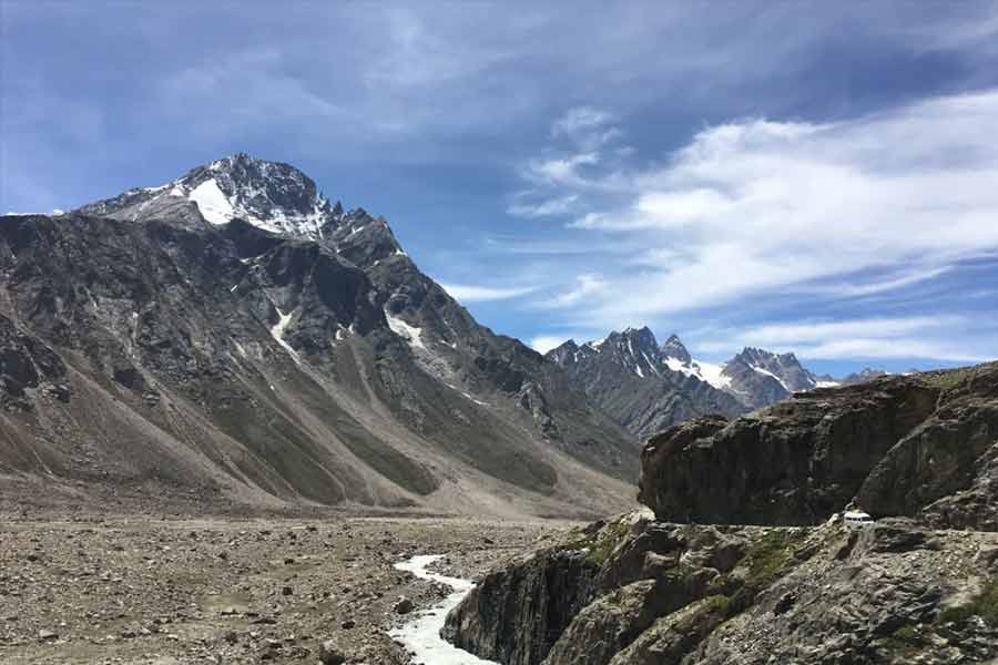 চিনের লাল ফৌজ নাকি এই উপত্যকা হন্যে হয়ে খুঁজেছে বছরের পর বছর। তবু খুঁজে পায়নি এই সাংগ্রিলা উপত্যকা।