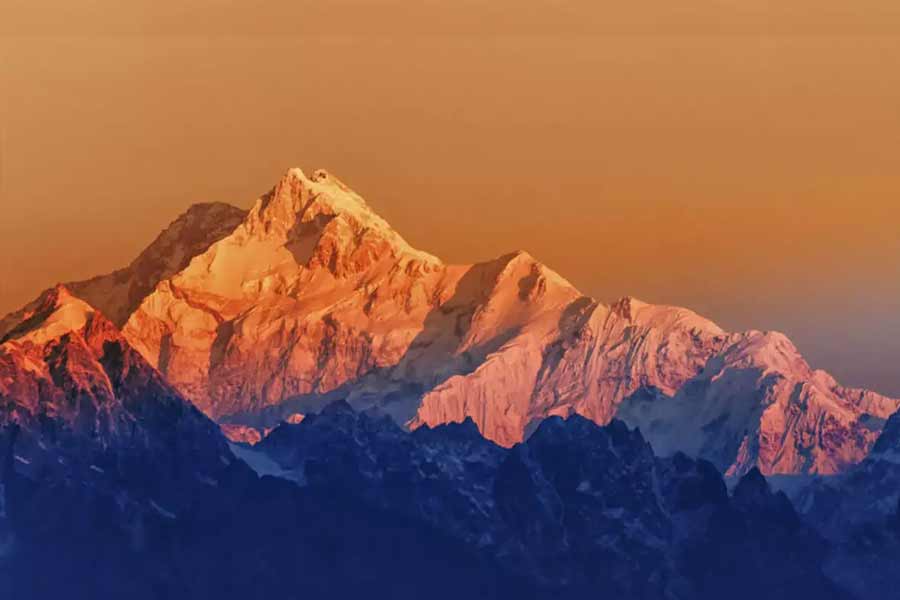 রামায়ণে যুদ্ধ চলার সময় লক্ষ্মণ যখন জ্ঞান হারিয়েছিলেন, তখন নাকি হনুমান এই সাংগ্রিলা উপত্যকা থেকে গন্ধমাদন পর্বত তুলে এনেছিলেন। যেখানে ছিল সঞ্জীবনী।