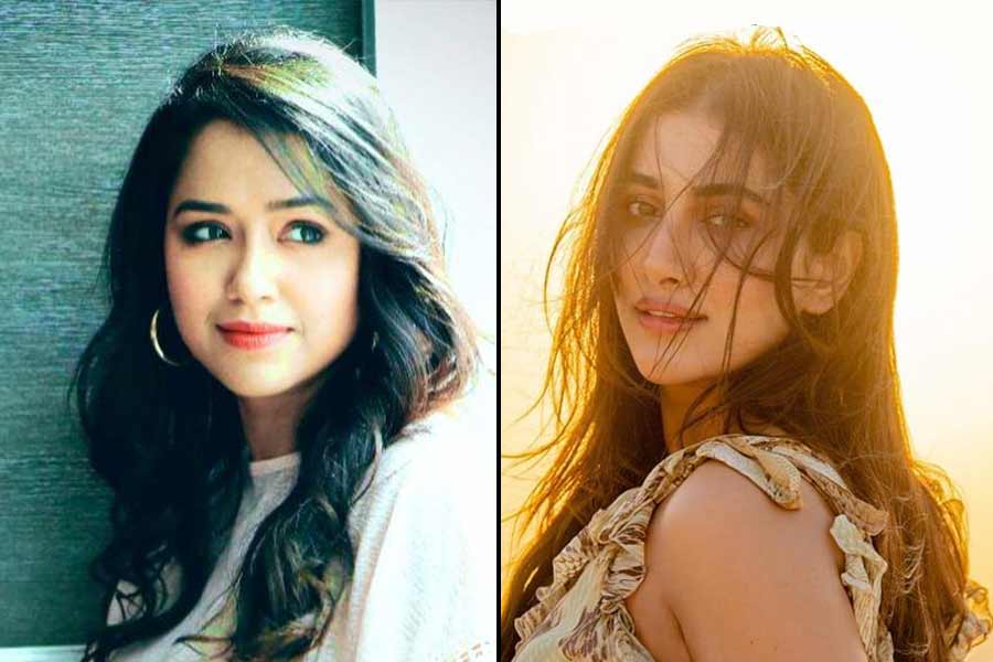 সিরিজ়ে সত্যবতীর ভূমিকায় থাকার কথা সোহিনীর। অন্য দিকে বড় পর্দায় সত্যবতী হয়েছেন রুক্মিণী মৈত্র।