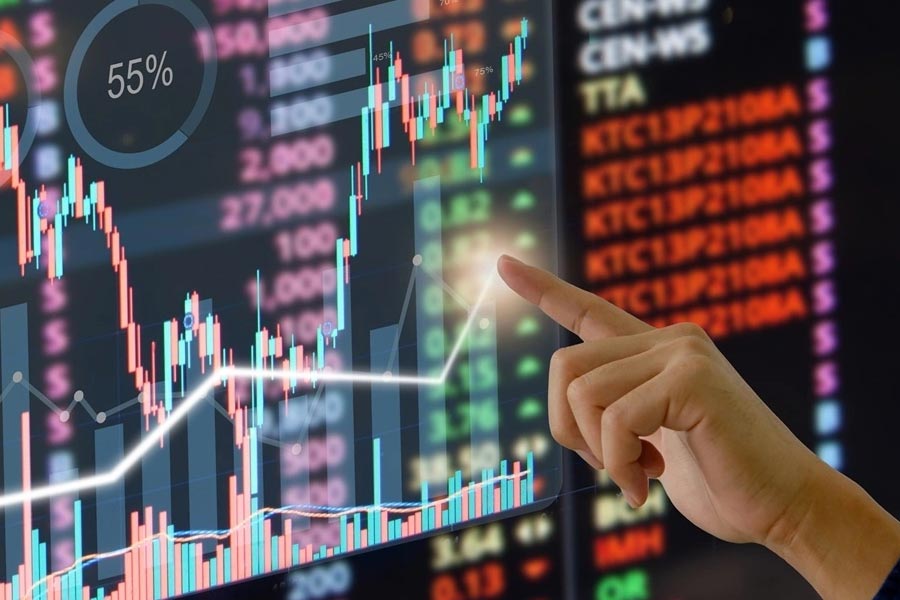 সংবাদমাধ্যম সূত্রে খবর, শেয়ার বাজারে এবং বন্ড কিনতে ছয় লক্ষ টাকা বিনিয়োগ করেছেন রাঘব।