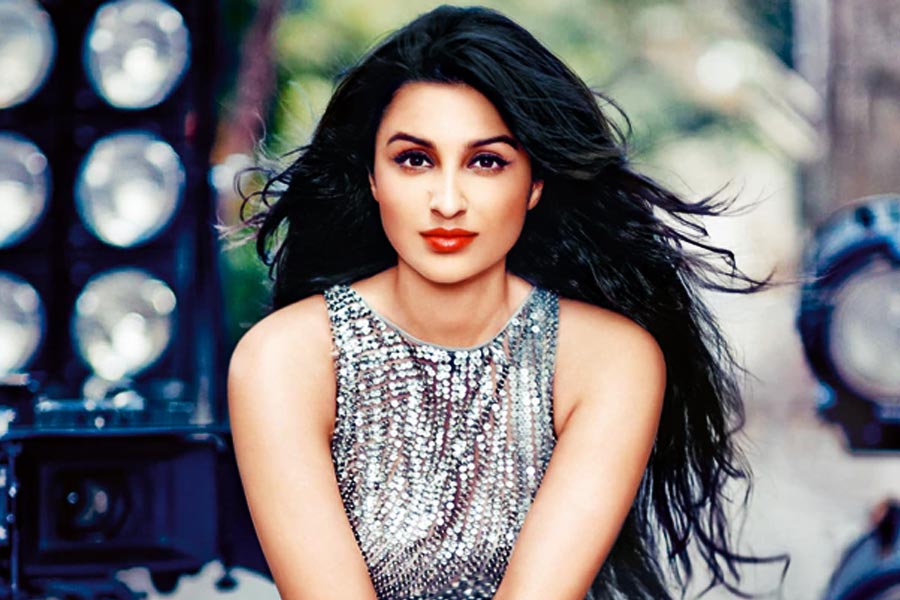 জাগুয়ার ব্র্যান্ডের এক্সজেএল মডেলের গাড়ি নিজের সংগ্রহে রেখেছেন পরিণীতি। সংবাদমাধ্যম সূত্রে খবর, এই গাড়িটির মূল্য আনুমানিক এক কোটি টাকা।