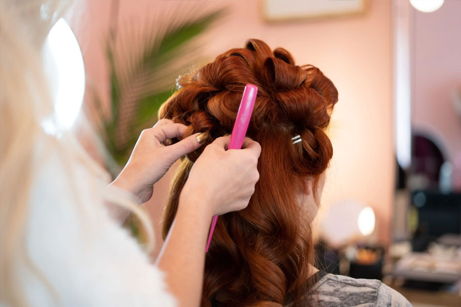 কোল্লমের যে বিউটি পার্লারে কাজ করতেন সেখানে সুচিত্রা জানিয়েছিলেন, পরিবারের লোকজনের সঙ্গে বেড়াতে যাচ্ছেন। ফলে ক’দিন কাজে যেতে পারবেন না।