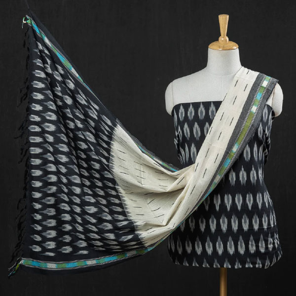 উমার সঙ্গে পোশাকের ব্যবসায় হাত মিলিয়েছেন মেয়ে রিতেশা জয়রাজ। ২৮ বছরের এই কম্পিউটার ইঞ্জিনিয়ার বসবাস করেন আমেরিকায়। তবে ব্যবসার খুঁটিনাটিতে মাকে সাহায্য করার জন্য আমেরিকা থেকে হায়দরাবাদে ঘন ঘন আসা-যাওয়া রয়েছে তাঁর।