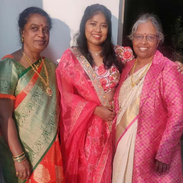 যাত্রা শুরু হলেও তা মসৃণ পথে হয়নি। রিতেশা জানিয়েছেন, বাবার মৃত্যুর দু’মাস পরে ২০২০ সালের ১৩ সেপ্টেম্বর হৃদ্‌রোগে আক্রান্ত হন তাঁর মা। অস্ত্রোপচারের পর হৃদ্‌পিণ্ডে স্টেন্ট বসাতে হয়েছিল।