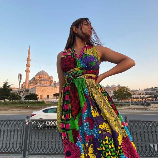 মাত্র আড়াই লক্ষ টাকায় নিজেদের প্রথম ব্যবসা শুরু করেছিলেন উমারা। সেকেন্দ্রাবাদে একটি কর্মশালা শুরু করেন তাঁরা। ইকত (স্থানীয় কারিগরেররা যে পদ্ধতিতে ডাই করেন) ডিজাইনের পোশাকআশাক তৈরি করে বিক্রি করাই ছিল উদ্দেশ্য।