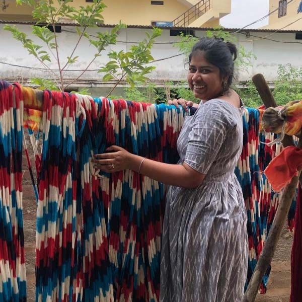 প্রিয়জনের মৃত্যুশোক ভোলার জন্য ব্যবসা শুরু করেছিলেন উমা। তিনি বলেন, ‘‘স্থানীয় তাঁতি, বিশেষ করে তেলঙ্গানার নিজস্ব পোচমপল্লি ইকত শৈলী গোটা দুনিয়ায় ছড়িয়ে দেওয়ার আমাদের লক্ষ্য।’’ 