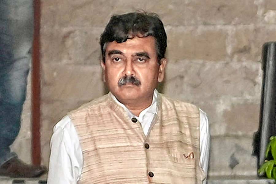 How Abhishek Banerjee is not getting relief in Kuntal Ghosh’s letter case for 50 days in Calcutta High Court.