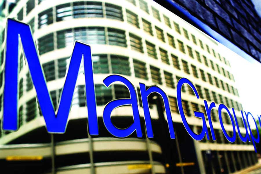 ম্যান গ্রুপের ইএসজি-র প্রধান থেকে জেনারেল কাউন্সেল হিসাবেও কাজ করেছেন রবিন। কর্পোরেট জগতে অনেকের কাছ থেকে সম্মান আদায় করে নিয়েছেন তিনি। ভেরো ইনার্জি-র সিইও দেব স্যানাল বলেন, ‘‘রবিনকে অনেক অবতারেই দেখেছি. নিজের এবং নিজের কাজকর্ম সম্পর্কে স্পষ্ট ধারণা রয়েছে তাঁর।’’