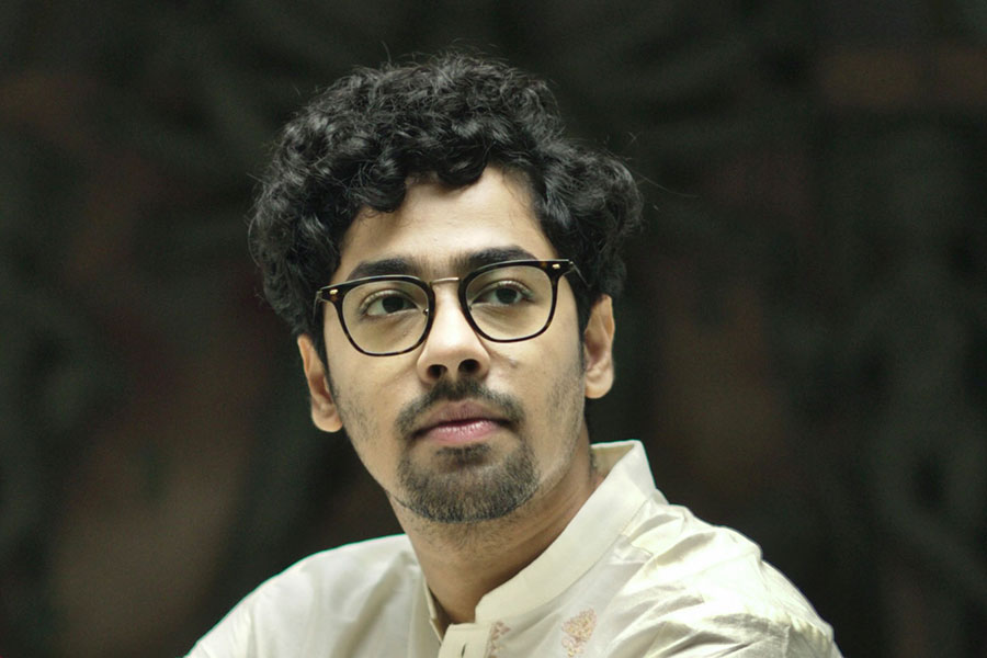 Tollywood actor Riddhi Sen recollects his old memories fondly 
