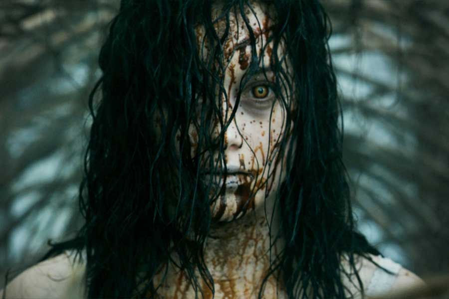 সজোরে গাড়ির ব্রেক কষেন শ্যাম। ব্রেক কষার সঙ্গে সঙ্গে স্টিয়ারিংয়ের দিকে এগিয়ে যান তিনি। সেই মুহূর্তে পাশে তাকিয়ে দেখেন, মহিলা আর সামনের আসনে বসে নেই।