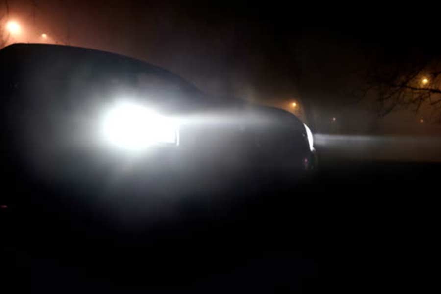 শ্যাম জানান, ওই মহিলা গাড়ির পিছনের আসনে না বসে শ্যামের পাশে সামনের আসনে এসে বসেন। তবে গাড়িতে বসার পর মহিলা একদম চুপ করে ছিলেন বলেও দাবি করেন শ্যাম। তা দেখে সন্দেহ হয় তাঁর।