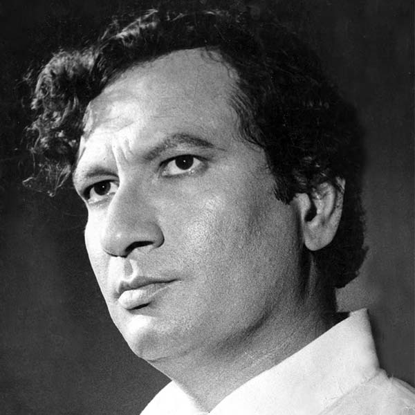 ষাট থেকে সত্তরের দশকে অভিনয়জগতে কেরিয়ার গড়ে সাফল্যের চূড়ায় পৌঁছেছিলেন দেব আনন্দের ভাই বিজয় আনন্দ। ইন্ডাস্ট্রিতে গোল্ডি নামে পরিচিত ছিলেন তিনি।