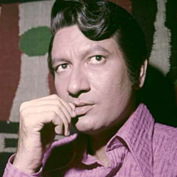 লভলিনের সৌন্দর্যে মুগ্ধ হন বিজয়। ‘জান হাজির হ্যায়’ ছবিতে নায়িকার ভূমিকায় অভিনয়ের জন্য প্রস্তাব দেন তিনি। বিজয়ের প্রস্তাবে রাজিও হয়ে যান লভলিন। শুটিংয়ের সময় বিজয়ের সঙ্গে বন্ধুত্ব বাড়তে থাকে লভলিনের। লভলিনের সারল্য দেখে তাঁর প্রেমে পড়ে যান বিজয়।