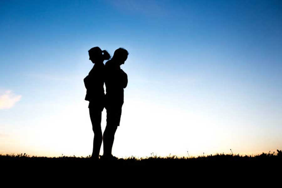 লভলিনের অনুরোধ প্রথমে মজার ছলেই নিয়েছিলেন বিজয়। কিন্তু বার বার লভলিন ছবি বানানোর কথা বলতে থাকায় বিরক্ত হন বিজয়। আবার অভিনয়জগতের সঙ্গে যুক্ত হওয়ার ইচ্ছা ছিল না তাঁর।