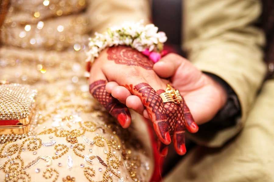 ১৯৭৮ সালে সুষমাকে বিয়েও করেন বিজয়। তার পর বিজয়কে ঘিরে বলিপাড়ায় আরও বিতর্ক শুরু হয়। পরিবারের সদস্যরাও বিজয়ের এই বিয়ে মেনে নিতে পারেননি।