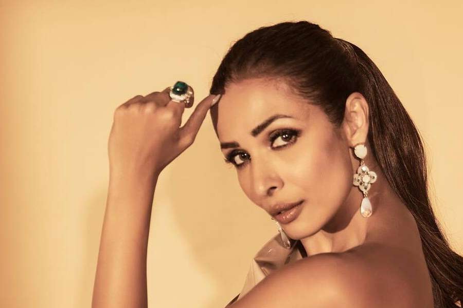 Malaika Arora shocked after two Girls tried to stop her Netizens call It Harassment 