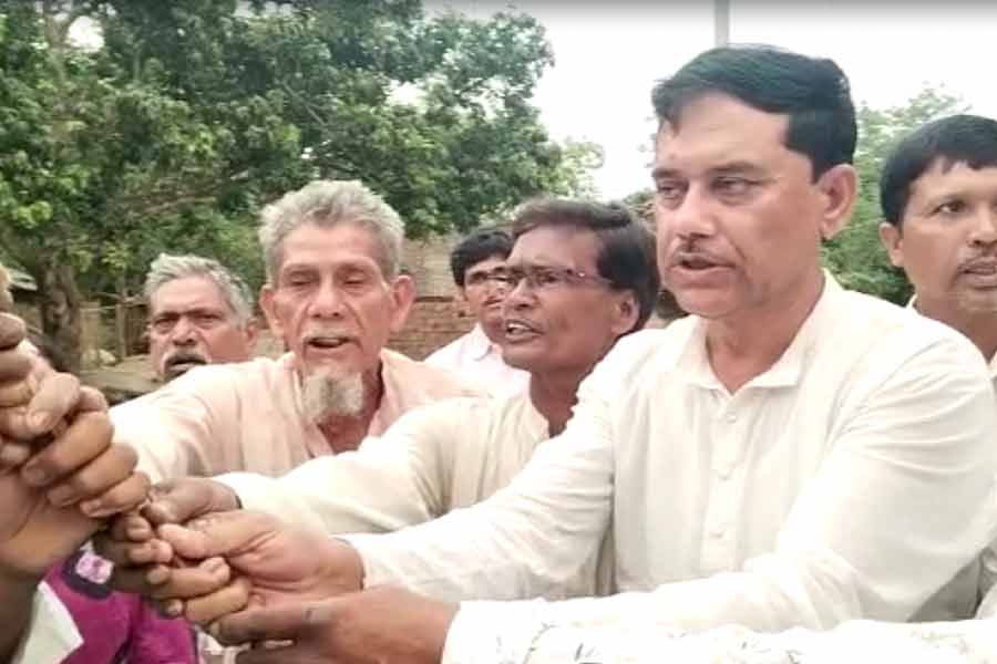 রঘুনাথগঞ্জে কংগ্রেসে যোগদান শিবির।