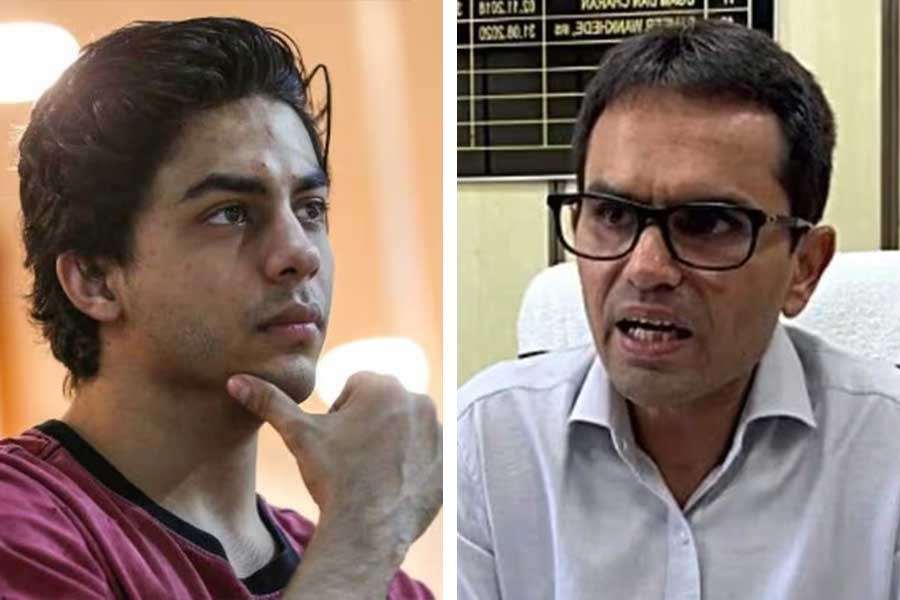  On Aryan Khan drug case Shah Rukh Khan-Sameer Wankhede WhatsApp chats revealed 