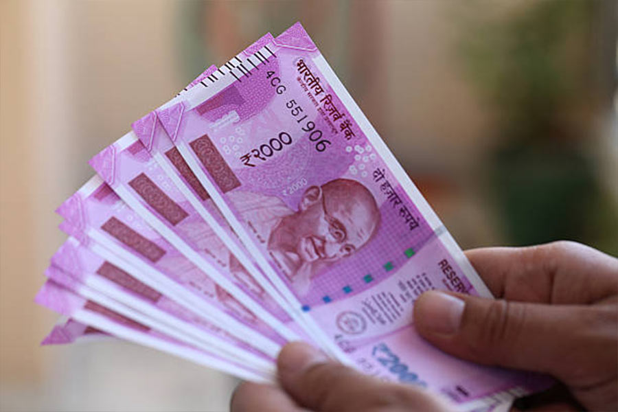 No forms or ID proof needed up to ten 2000 rupee notes can be exchanged, SBI said