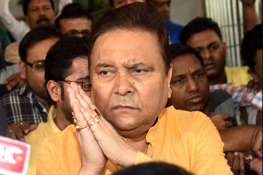 Madan Mitra calls for Boycott SSKM hospital after failing to admit patient.