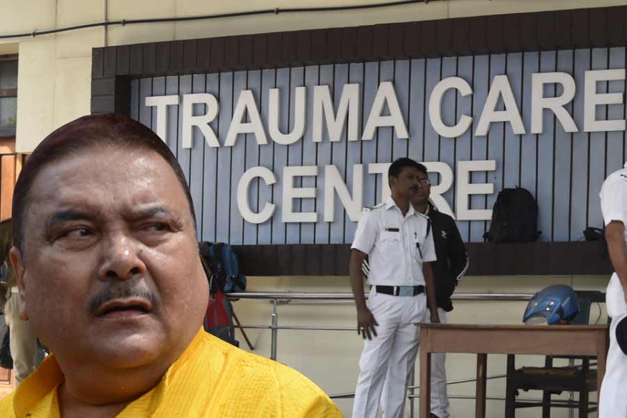 SSKM Director holds PC after Madan Mitra’s allegations.