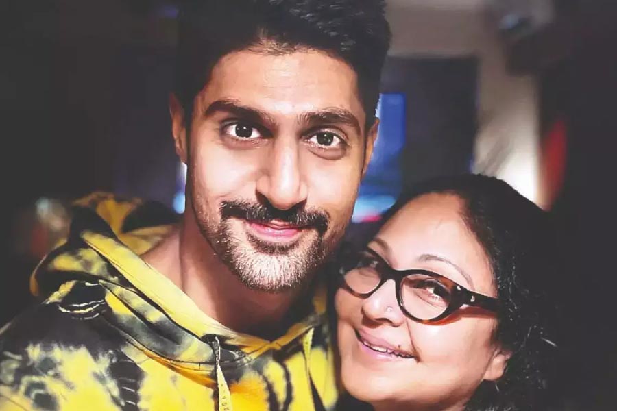 Rati Agnihotri with her son