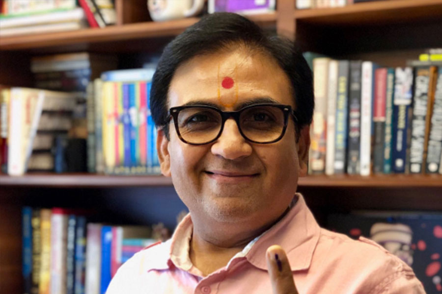 বাবা হওয়ার সময় কোনও ছবিতে অভিনয় করতেন না দিলীপ। সাক্ষাৎকারে অভিনেতা জানান, মাত্র একটি নাটকে অভিনয় করতেন তিনি। সেই নাটকে কাজ করে শো প্রতি ৪০০ থেকে ৫০০ টাকা উপার্জন করতেন তিনি।