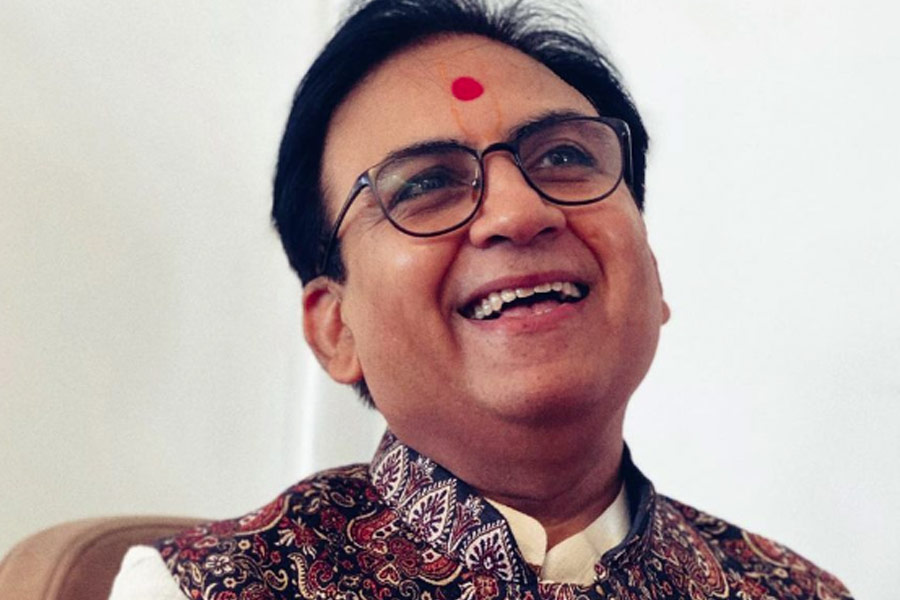 দিলীপ যে থিয়েটারে কাজ করতেন তা জানতে পারেন সলমন। তার পর অভিনয় সংক্রান্ত ছোটখাটো মতামত নিতে দিলীপের কাছেই নাকি যেতেন সলমন। সাক্ষাৎকারে দিলীপ বলেন, ‘‘শট দেওয়ার পর সলমন মাঝেমধ্যে আমার কাছে আসতেন। শট ঠিকঠাক হয়েছে কি না, তা নিয়ে প্রশ্নও করতেন আমাকে।’’