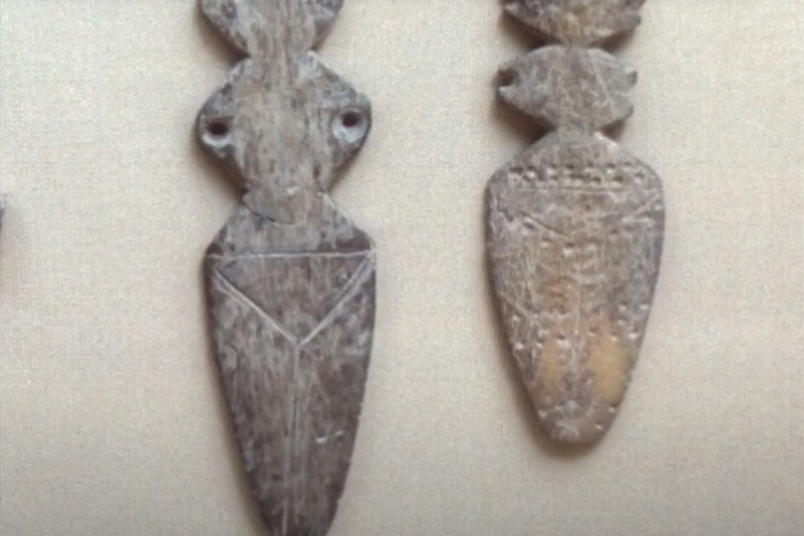 image of things found from varna necropolis 