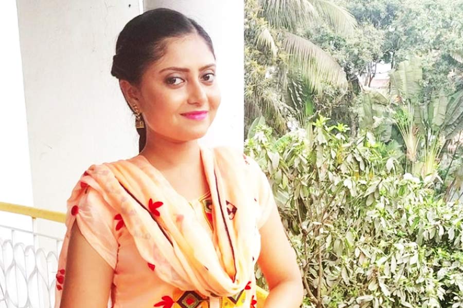 সুচন্দ্রার বাড়ি উত্তর ২৪ পরগনার পানিহাটিতে। তবে বিয়ের সূত্রে স্বামীর সঙ্গে নরেন্দ্রপুরে একটি আবাসনে থাকতেন অভিনেত্রী। শনিবার রাতে বাবার সঙ্গে দেখা করতে যাচ্ছিলেন তিনি। কিন্তু এক দুর্ঘটনায় সব শেষ।