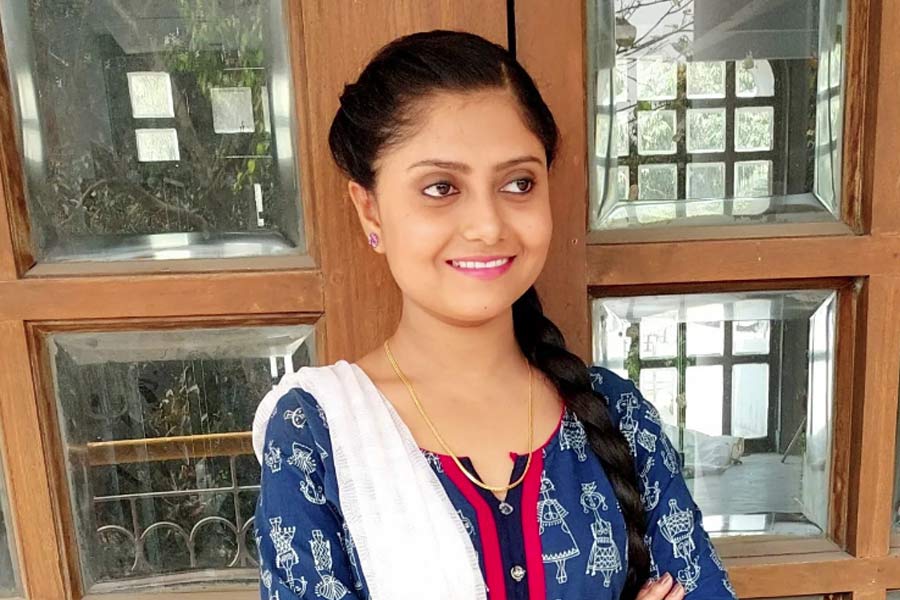 সুচন্দ্রার ঘনিষ্ঠদের সূত্রে খবর, ছোটবেলাতেই মাকে হারিয়েছিলেন তিনি। তখন তিনি নবম কি দশম শ্রেণির ছাত্রী। তার পর থেকে একা হাতে মেয়েকে বড় করেছেন বাবা প্রণব দাসগুপ্ত। ছোট থেকে নাচ-গান-নাটকে আকর্ষণ ছিল সুচন্দ্রার। থিয়েটারে অভিনয়ও টানত। বাবা তাতে মেয়েকে উৎসাহ দিতেন।