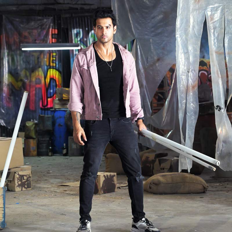 Image of Yash in the movie Shikar