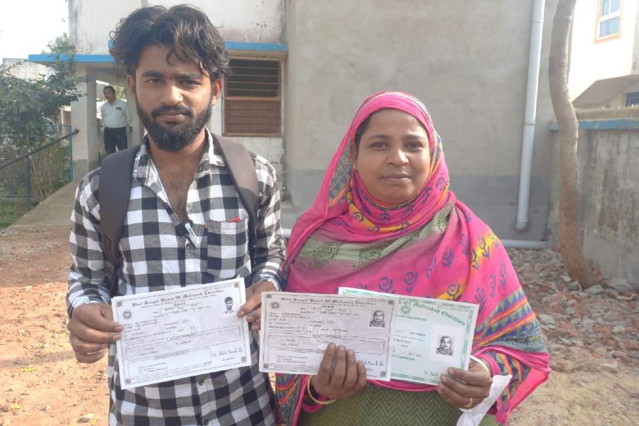 Mother and son passed madhyamik examination from Shaktigarh 