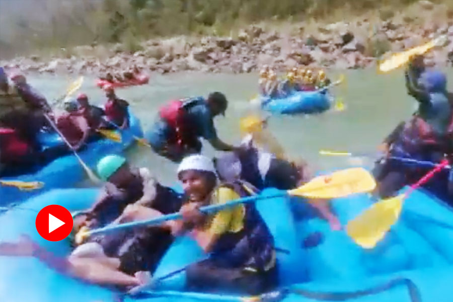 Tourists jump into river to save their lives while River Rafting in Rishikesh, video goes viral