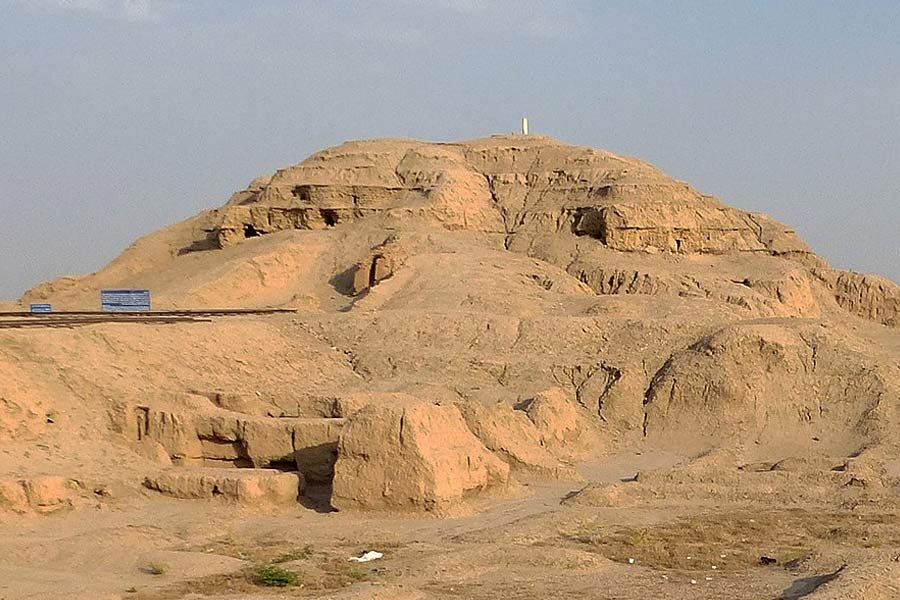 ইরান এবং ইরাকে ছড়িয়ে রয়েছে বহু জ়িগুরাত। তবে সেগুলির বেশির ভাগই ভগ্নপ্রায়। মনে করা হয়, সব থেকে বড় জ়িগুরাত রয়েছে ব্যাবিলনে। তার উচ্চতা ৩০০ ফুট।