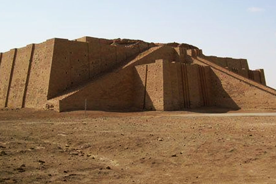 ইরাকের ধি কার প্রদেশে নাসিরিয়ার কাছে উরে রয়েছে এই গ্রেট জ়িগুরাত। উরের সম্রাট উর-নাম্মু এই জ়িগুরাত তৈরি করা শুরু করেছিলেন। শেষ করেছিলেন তাঁর ছেলে রাজা শুলগি।