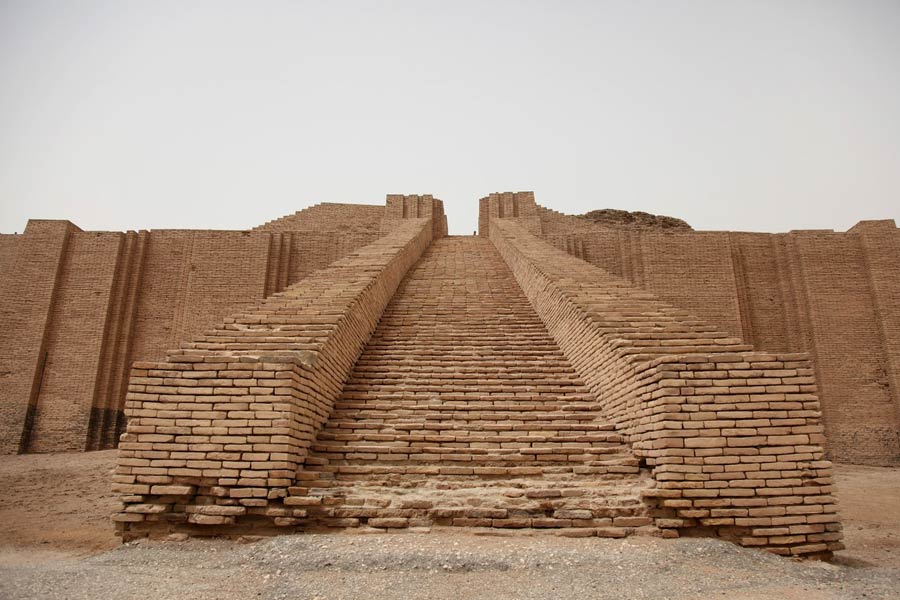 ইতিহাসবিদদের মতে, উরের এই জ়িগুরাতে প্রশাসনিক ভবন তৈরি হয়েছিল। এখানে প্রশাসনিক কাজকর্ম চলত। মেসোপটেমীয় সভ্যতার গুরুত্বপূর্ণ শহর ছিল উর।