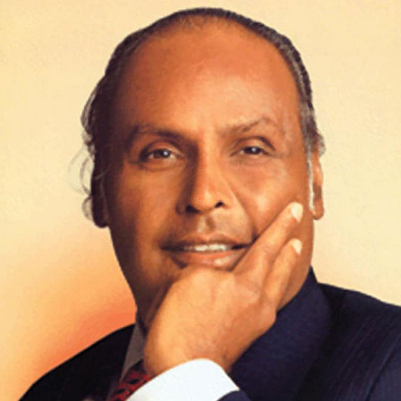 যশ চোপড়া ছাড়াও অমিতাভের সাহায্যে এগিয়ে এসেছিলেন শিল্পপতি ধীরুভাই অম্বানী। যদিও সে কথা যাতে অমিতাভের কানে না পৌঁছয়, সে চেষ্টাও নাকি করেছিলেন তিনি। অমিতাভ বলেছিলেন, ‘‘আমার দুর্দশার কথা জেনে কাউকে কিছু না জানিয়ে ছেলে অনিলকে বলেছিলেন, ‘ওর দুঃসময় চলছে। কিছু অর্থসাহায্য কোরো।’ ’’