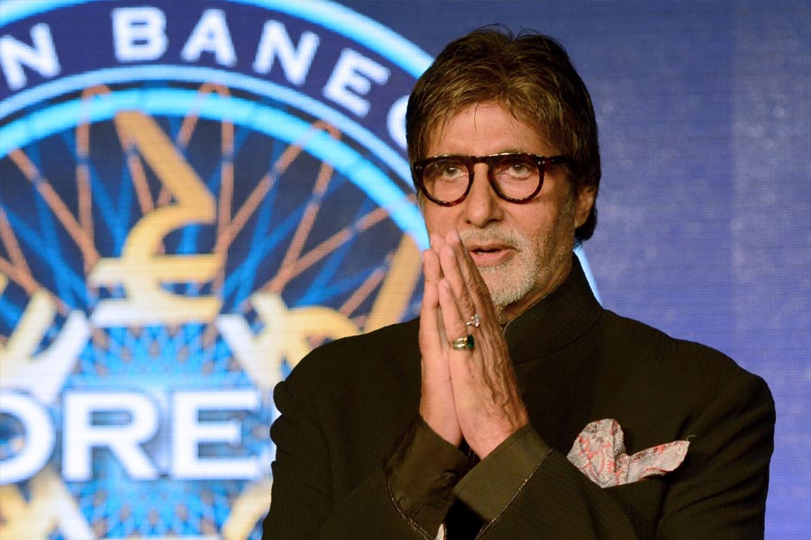 ধীরে ধীরে ঋণের বোঝা নামিয়ে ফেলেছিলেন অমিতাভ। ‘মহব্বতেঁ’ ছাড়াও ‘কৌন বনেগা ক্রোড়পতি’-র মতো শোয়ের হাত ধরে কেটে ফেলেছিলেন ঋণের ফাঁদও।