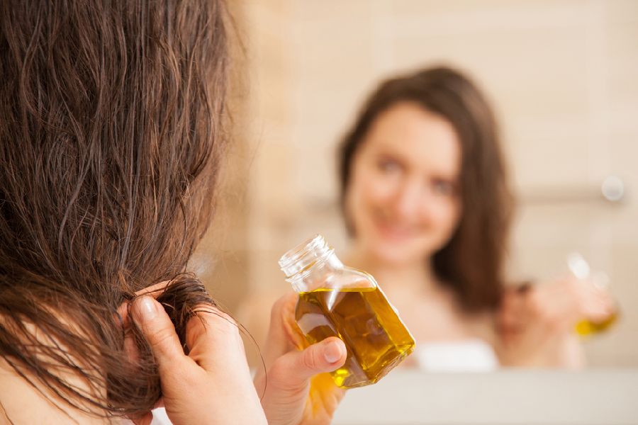 Image of oiling your hair 