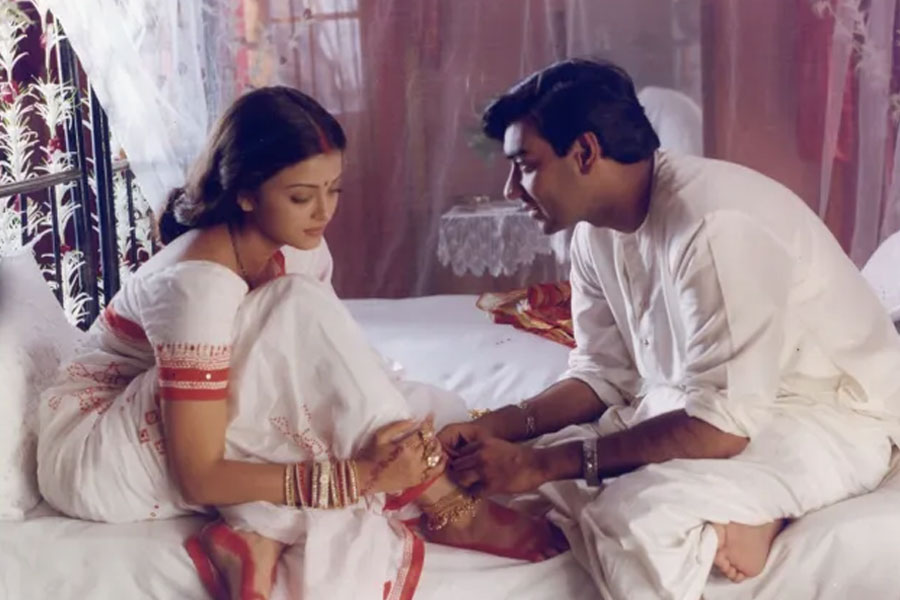 Aishwarya Rai Bachchan and Ajay Devgn in Hum Dil De Chuke Sanam 