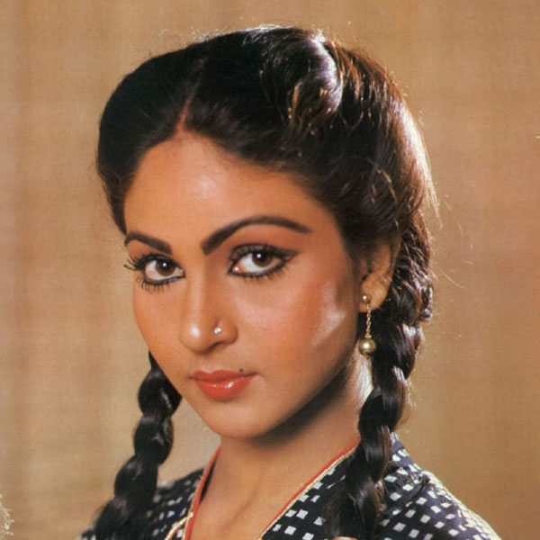 কিন্তু রতি তাঁর বাবার কথা কিছুতেই শুনতেন না। সঞ্জয় যে অধিকাংশ সময় মাদকের নেশায় বুঁদ হয়ে থাকতেন, তা অজানা ছিল রতির। কিন্তু রতির বাবা সে খবর জানতেন।